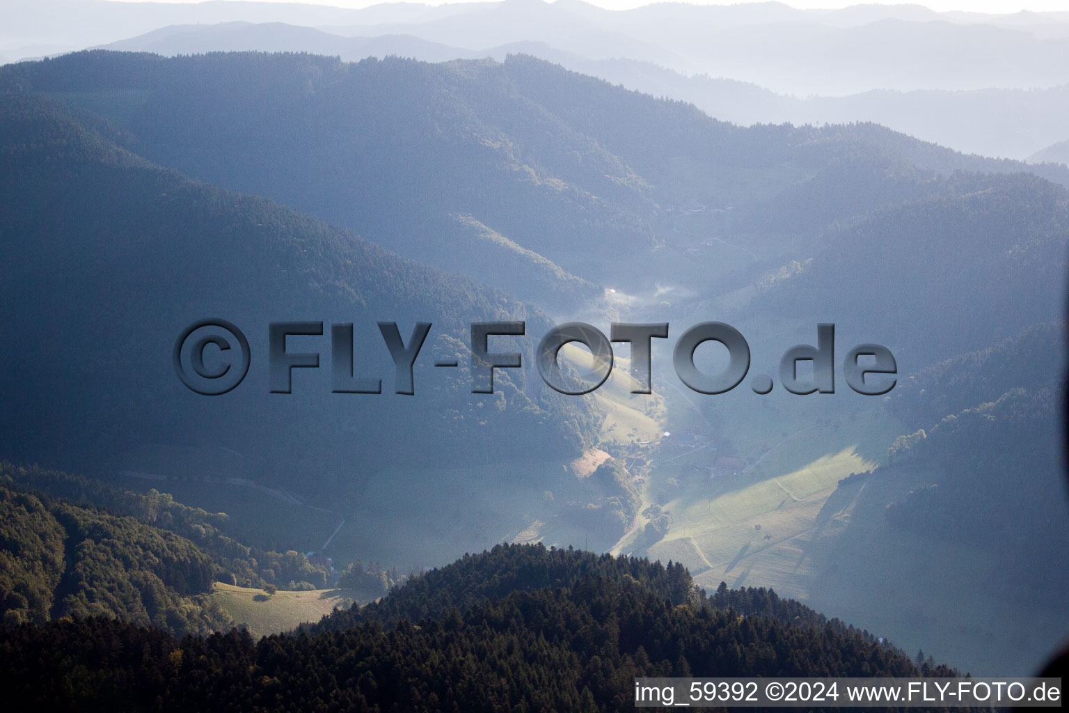 Hausach dans le département Bade-Wurtemberg, Allemagne depuis l'avion