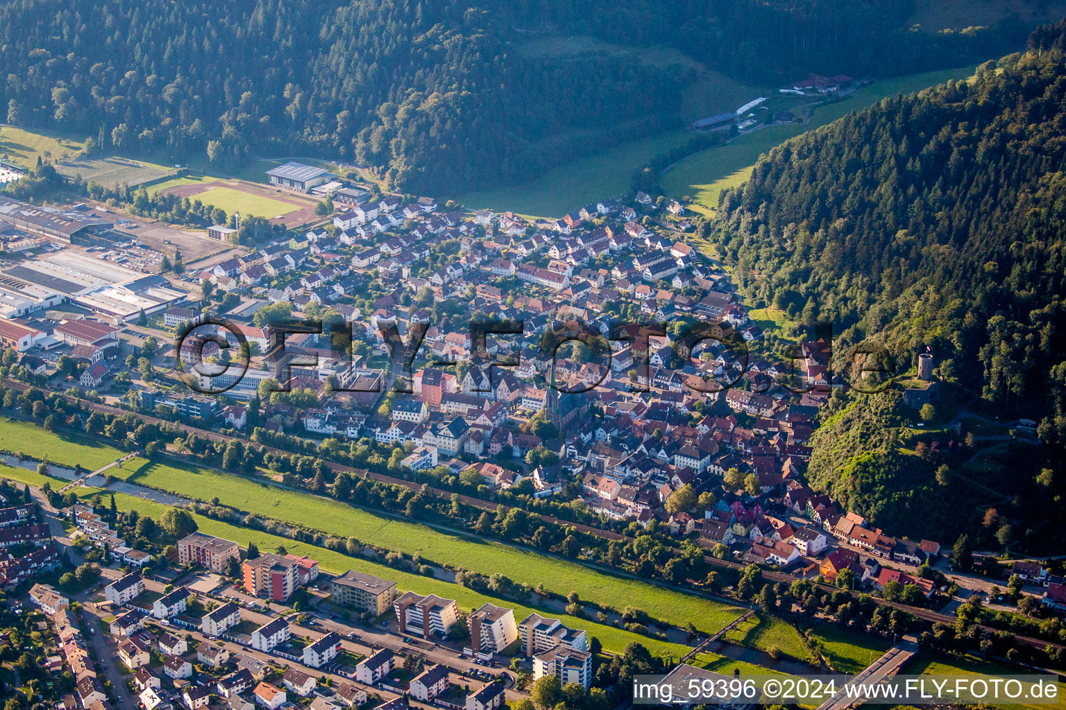 Vue aérienne de Zones riveraines de la Kinzig à Hausach dans le département Bade-Wurtemberg, Allemagne