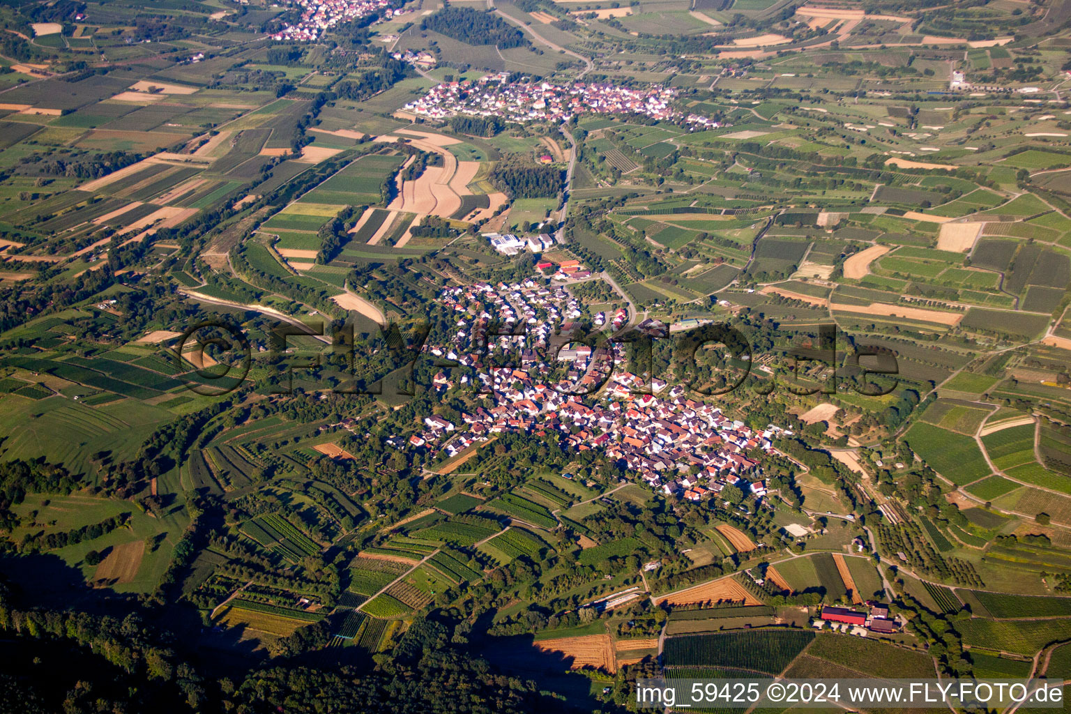 Vue aérienne de Vue sur le village à le quartier Broggingen in Herbolzheim dans le département Bade-Wurtemberg, Allemagne