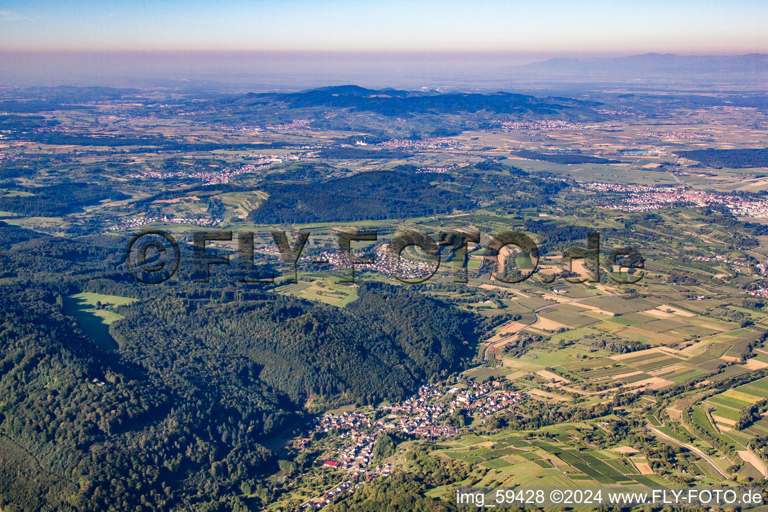 Vue aérienne de Vue du Kaiserstuhl depuis le nord-est à le quartier Bleichheim in Herbolzheim dans le département Bade-Wurtemberg, Allemagne