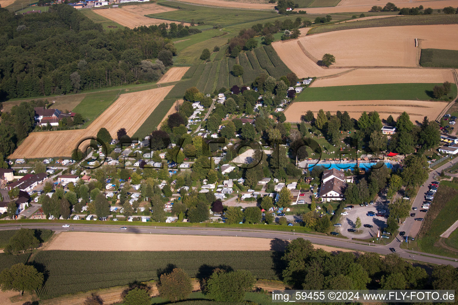 Vue aérienne de Caravanes et tentes - camping et oasis de camping avec piscine à Ettenheim dans le département Bade-Wurtemberg, Allemagne