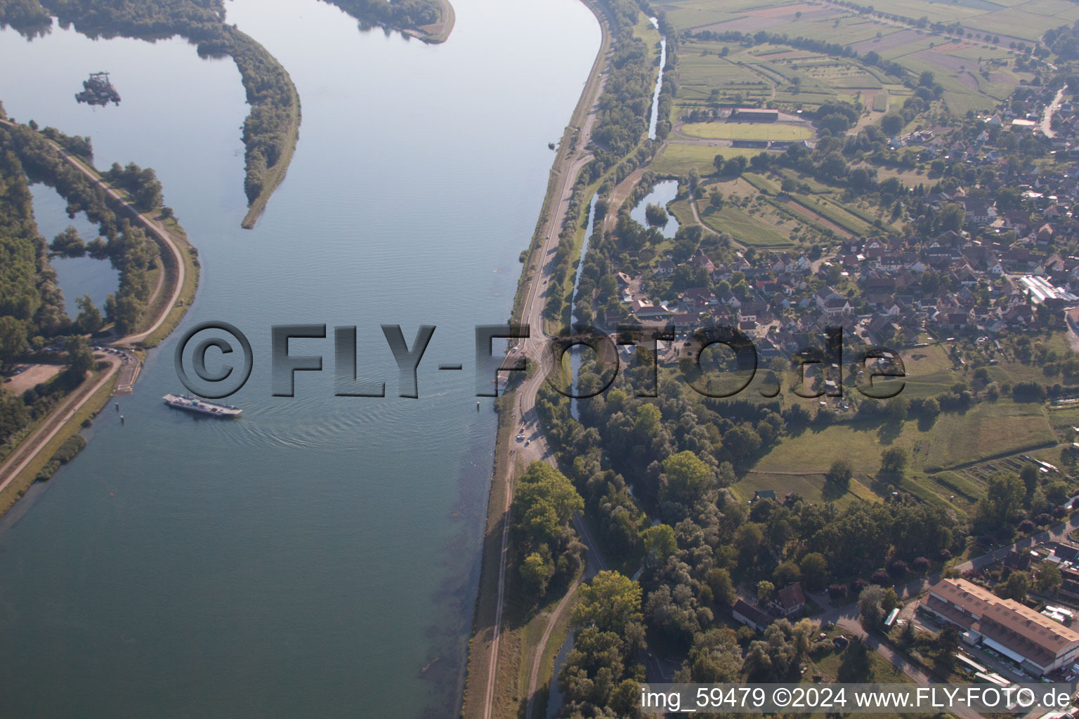 Rhinau dans le département Bas Rhin, France d'en haut