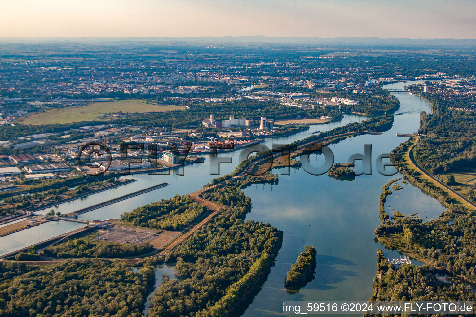 Vue aérienne de Port de Strasbourg à le quartier Port du Rhin Sud in Straßburg dans le département Bas Rhin, France