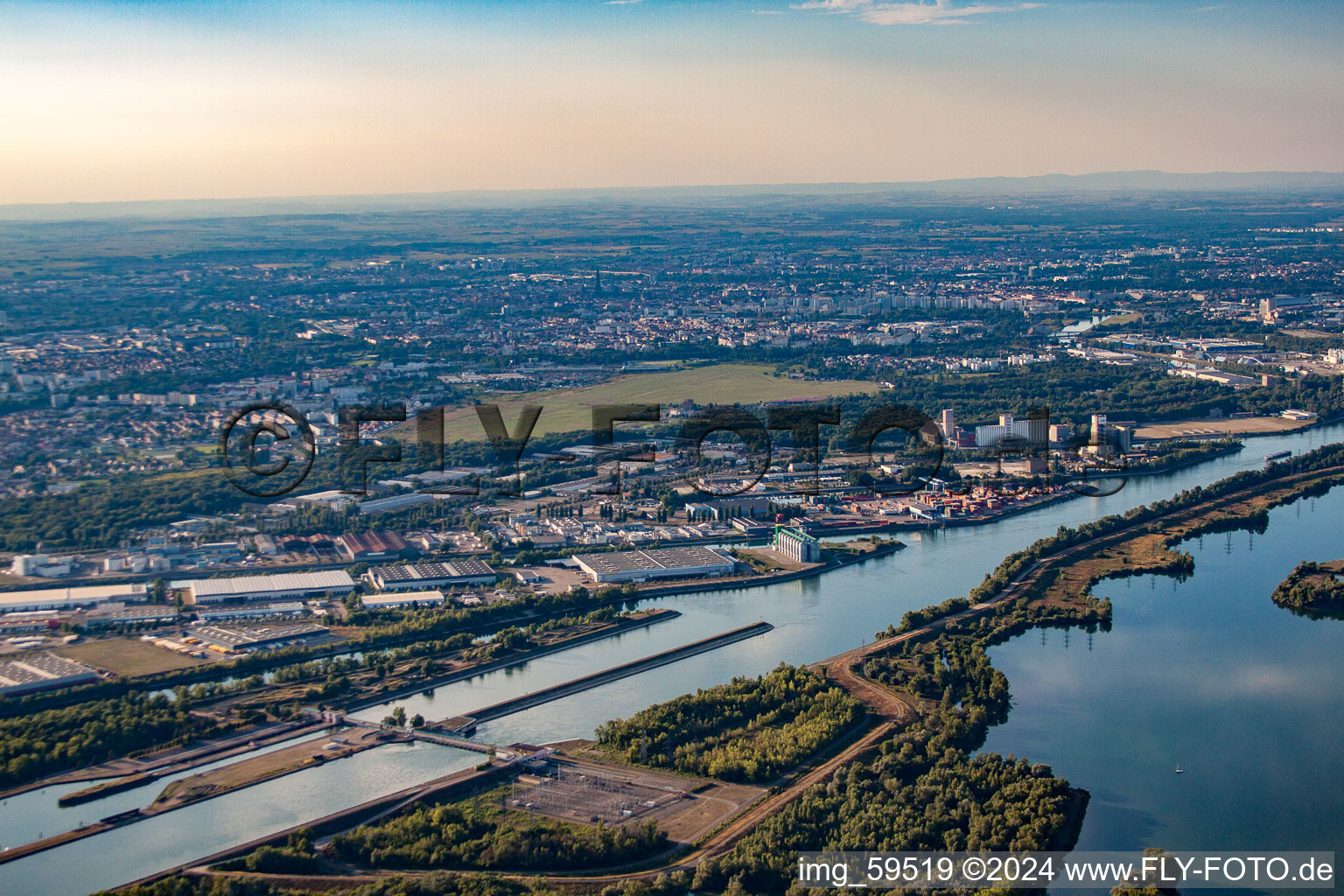 Vue oblique de Port de Strasbourg à le quartier Port du Rhin Sud in Straßburg dans le département Bas Rhin, France