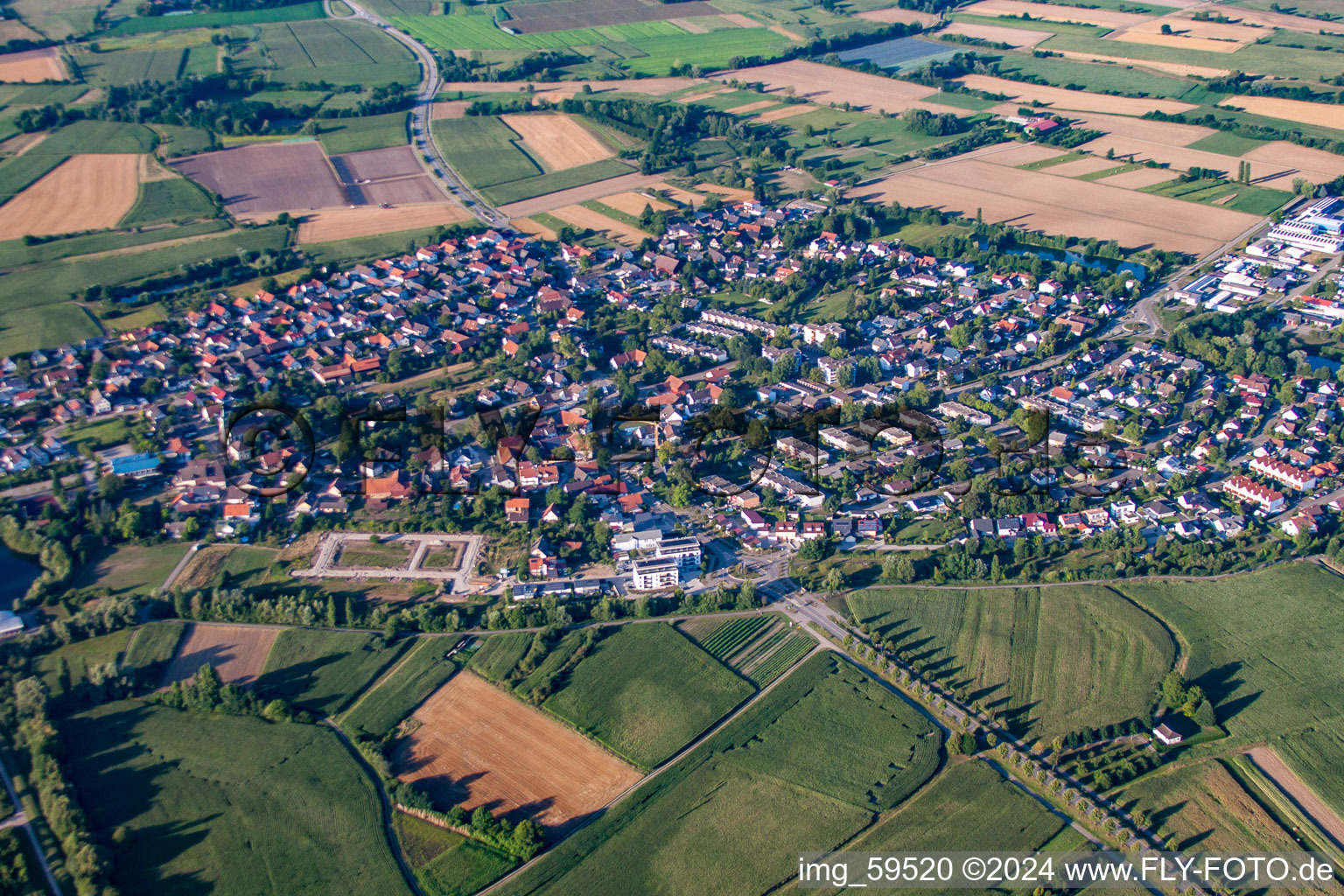 Vue aérienne de Vue des rues et des maisons des quartiers résidentiels-Goldscheuer à le quartier Goldscheuer in Kehl dans le département Bade-Wurtemberg, Allemagne