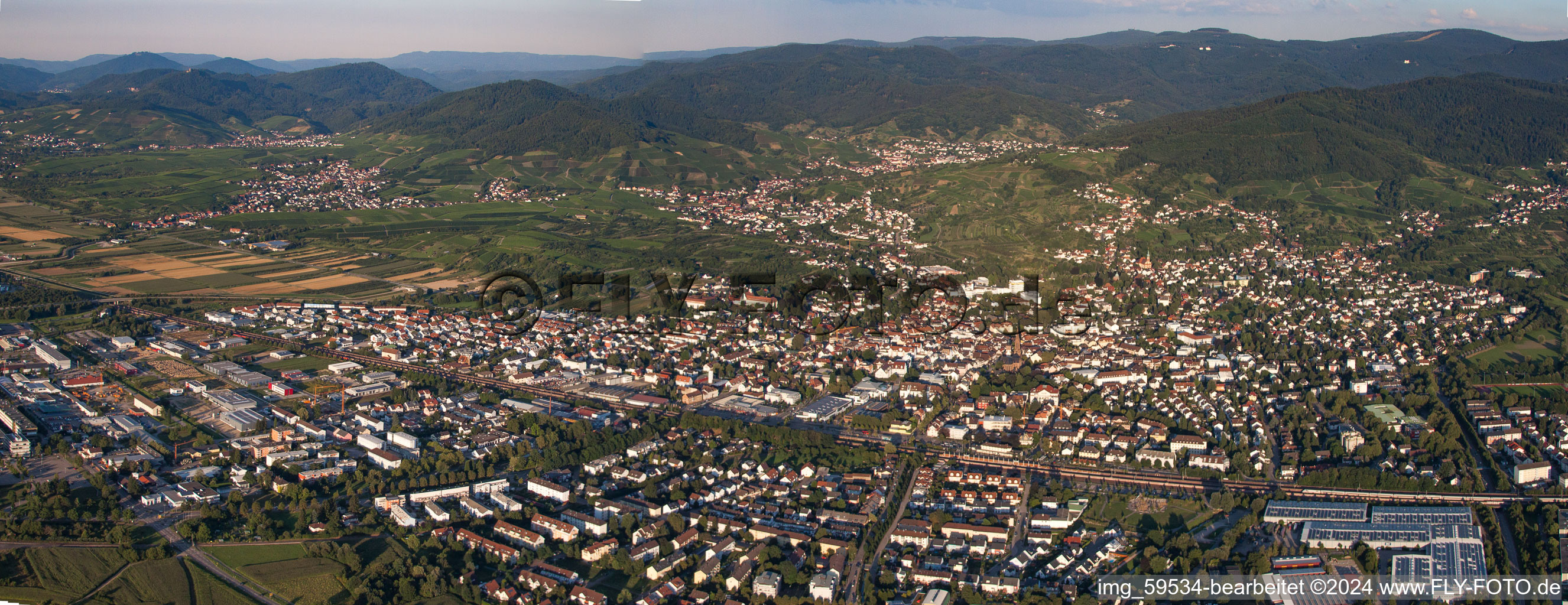 Vue aérienne de De l'ouest à Bühl dans le département Bade-Wurtemberg, Allemagne