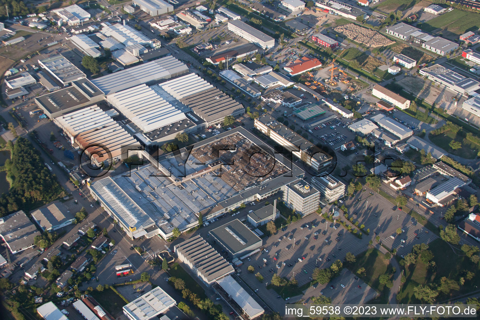 Vue aérienne de Zone industrielle à Bühl dans le département Bade-Wurtemberg, Allemagne