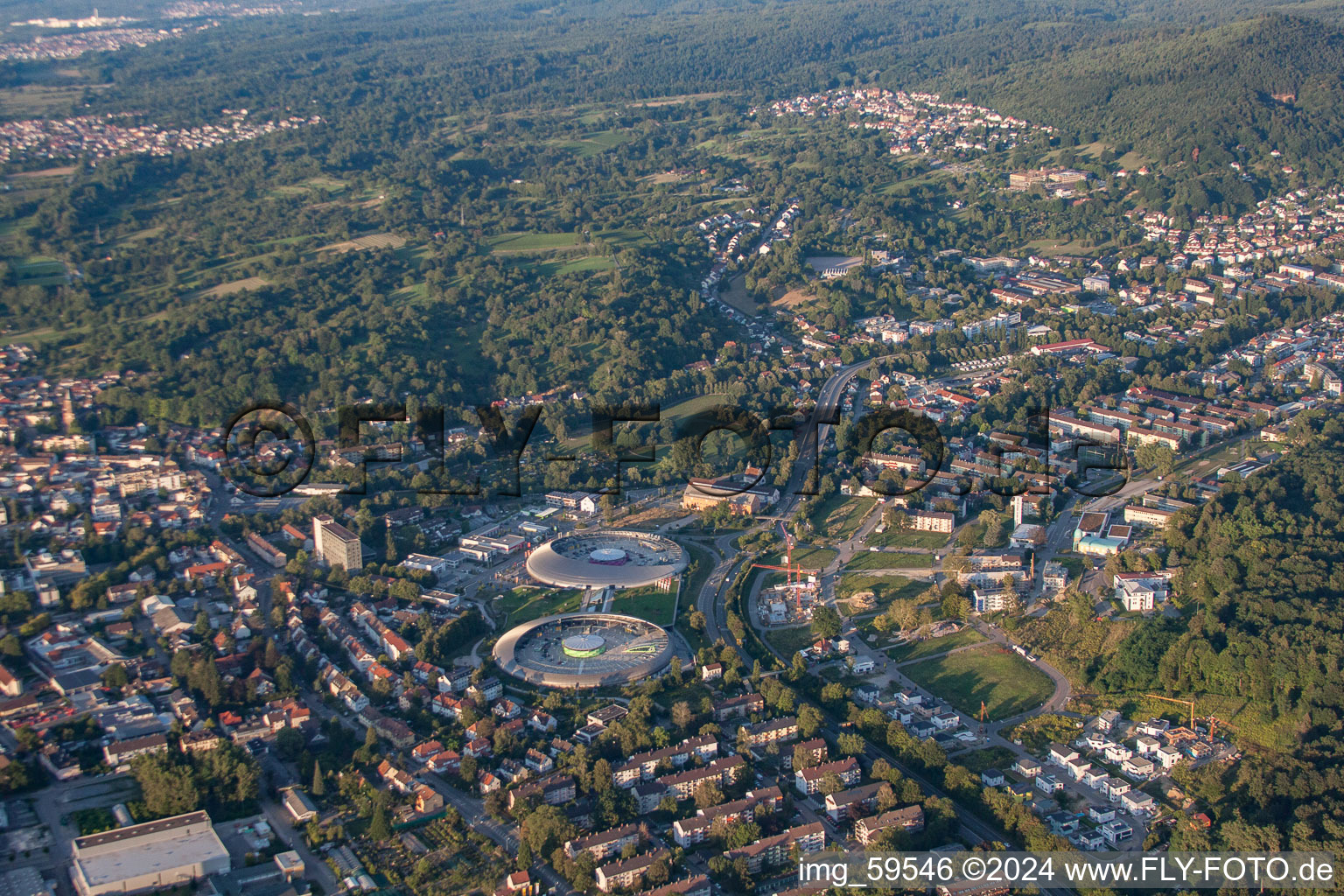 Vue aérienne de Cité commerçante du sud-ouest à le quartier Oos in Baden-Baden dans le département Bade-Wurtemberg, Allemagne