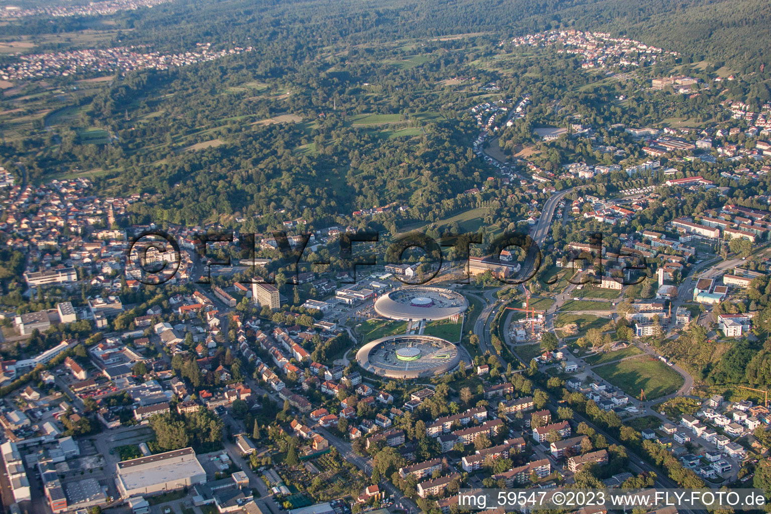 Vue aérienne de Cité commerçante du sud-ouest à le quartier Oos in Baden-Baden dans le département Bade-Wurtemberg, Allemagne