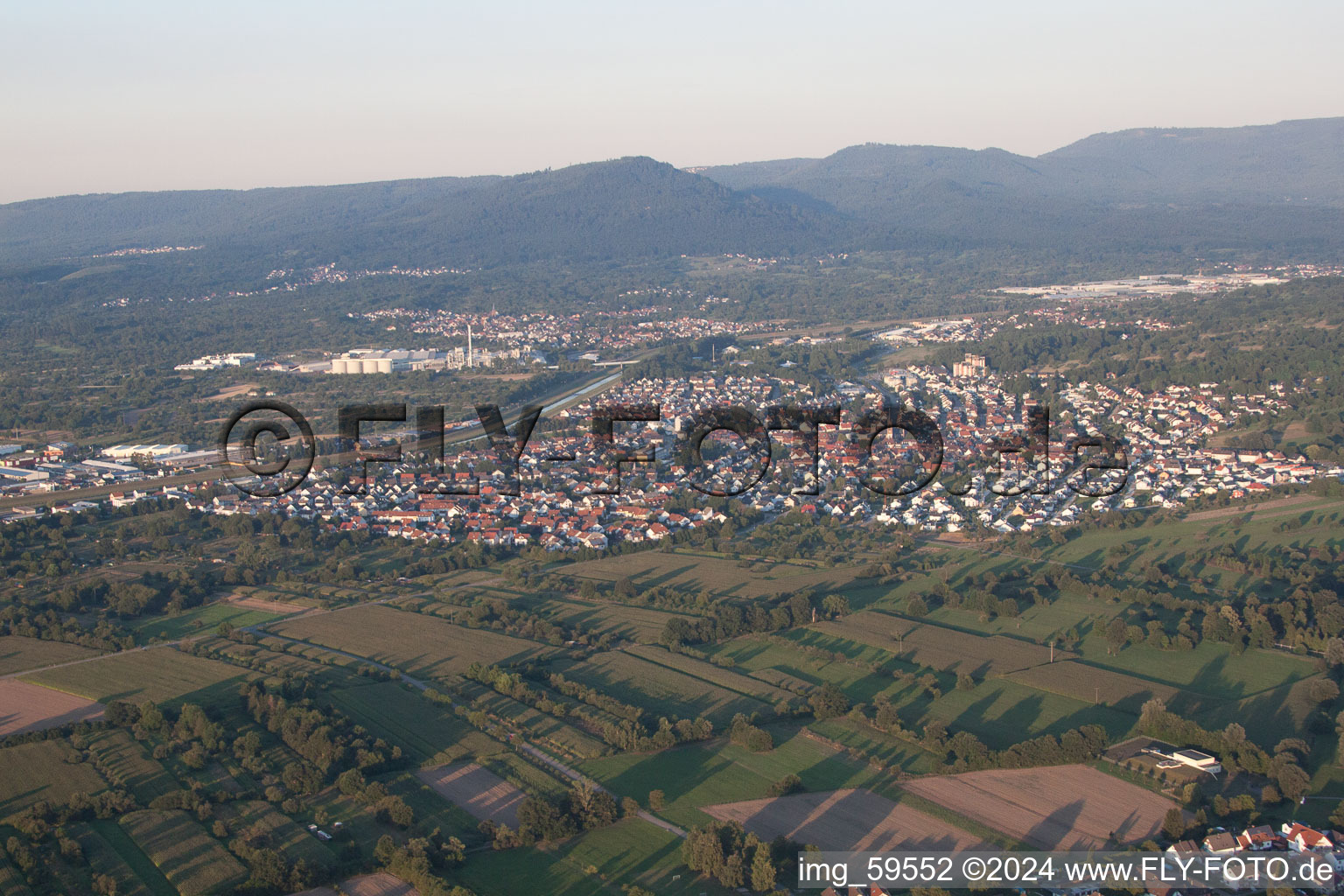 Kuppenheim dans le département Bade-Wurtemberg, Allemagne vue d'en haut