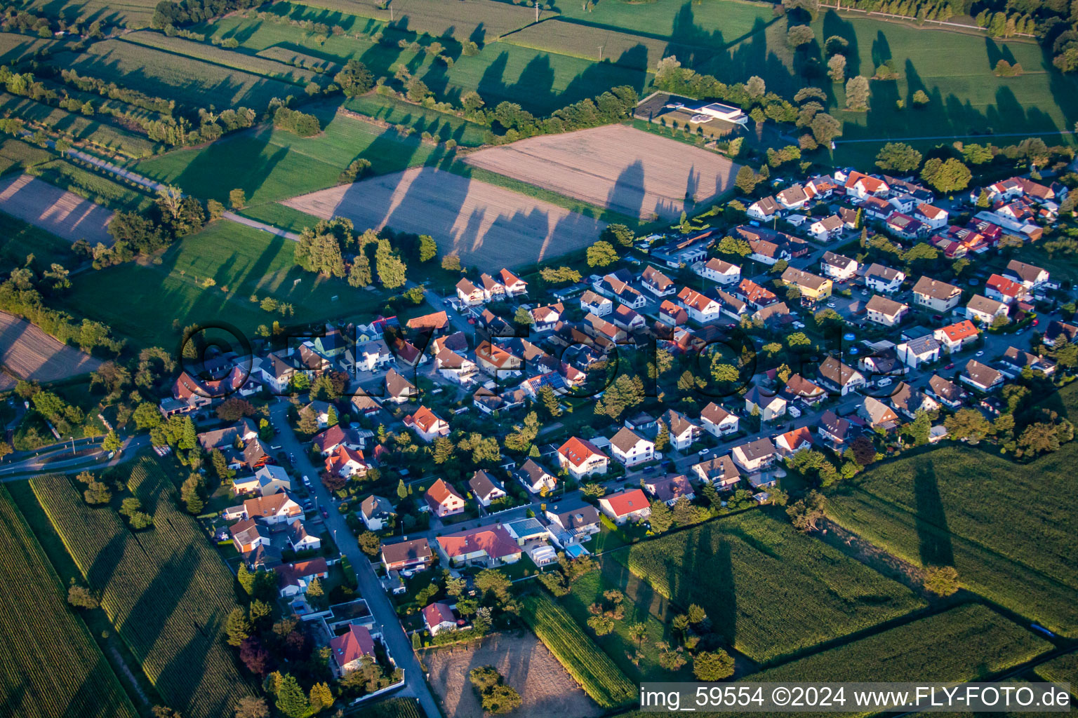 Vue aérienne de Kuppenheim, Förch à le quartier Förch in Rastatt dans le département Bade-Wurtemberg, Allemagne