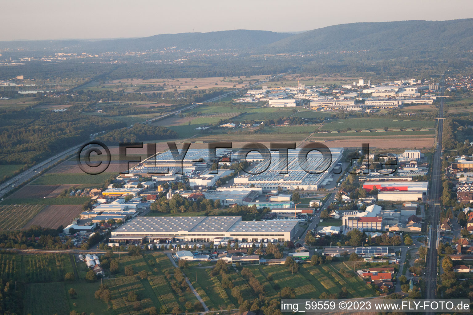Vue aérienne de Zone industrielle W à Muggensturm dans le département Bade-Wurtemberg, Allemagne