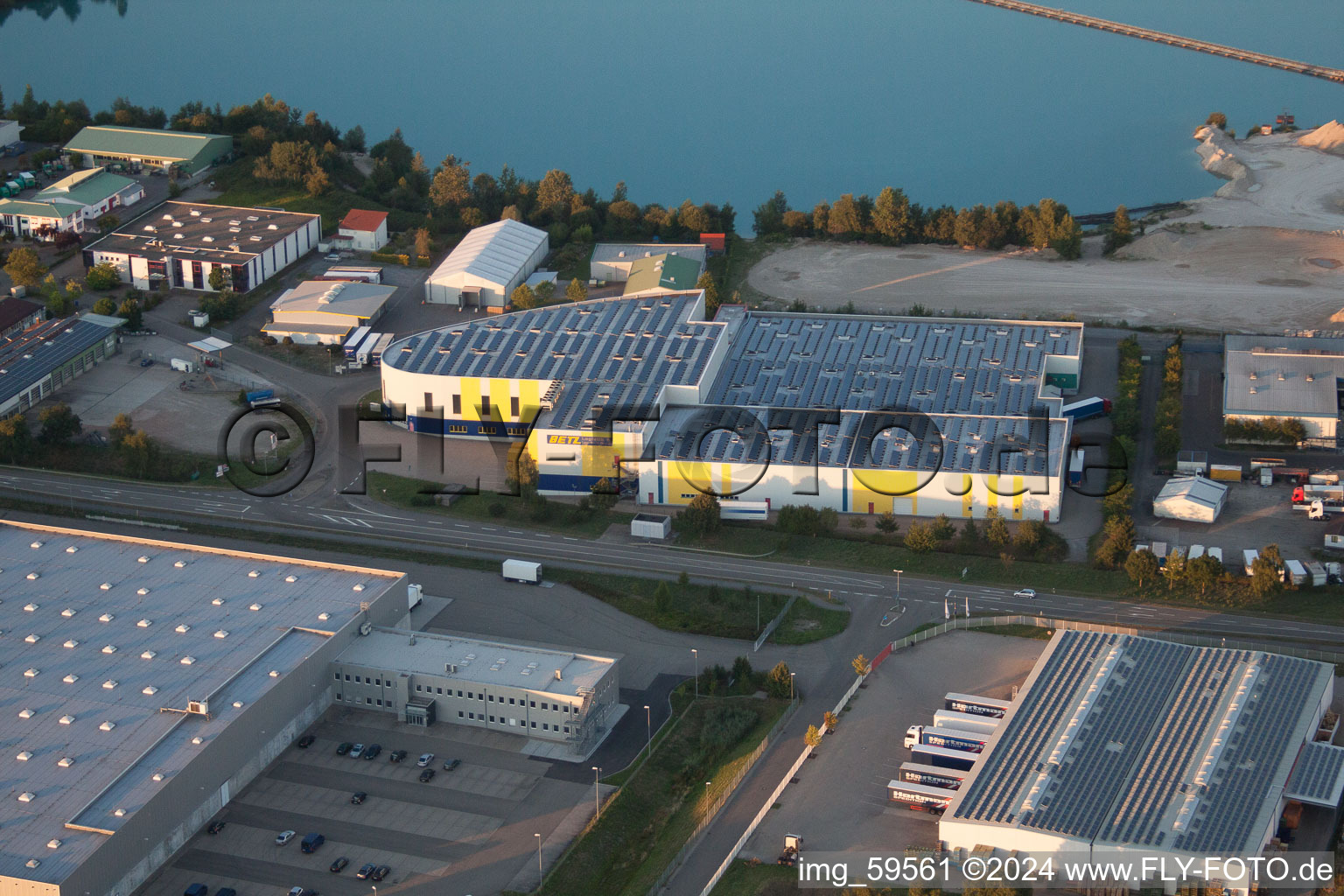 Vue oblique de Zone industrielle W à Muggensturm dans le département Bade-Wurtemberg, Allemagne