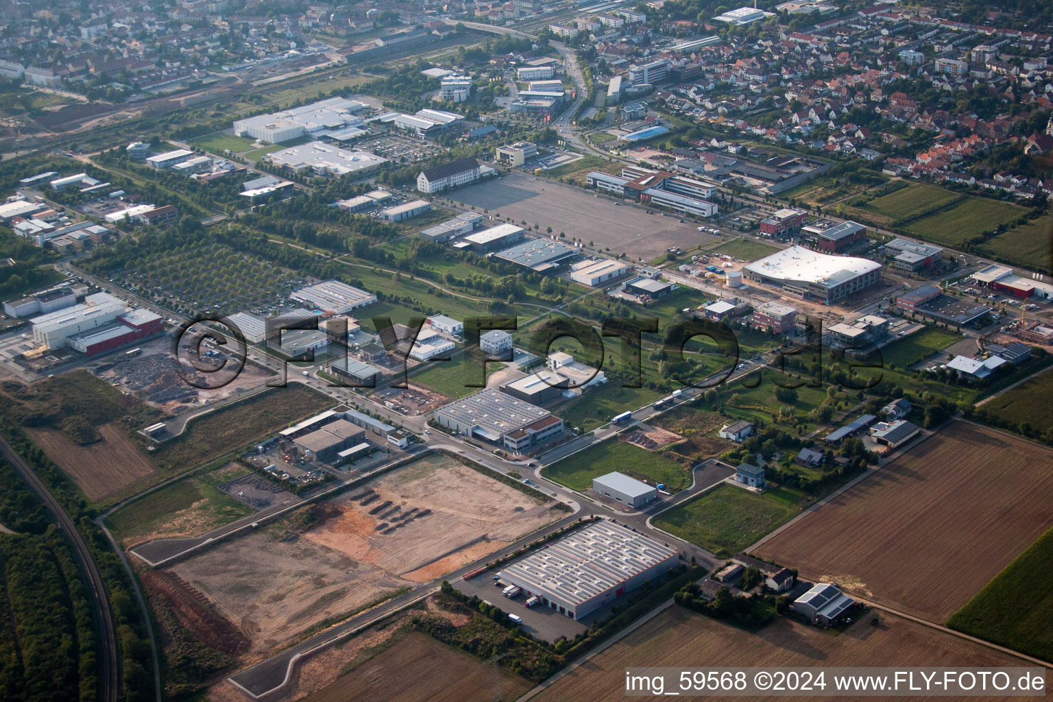 Vue aérienne de Terrain du State Garden Show à Ebenberg à le quartier Queichheim in Landau in der Pfalz dans le département Rhénanie-Palatinat, Allemagne