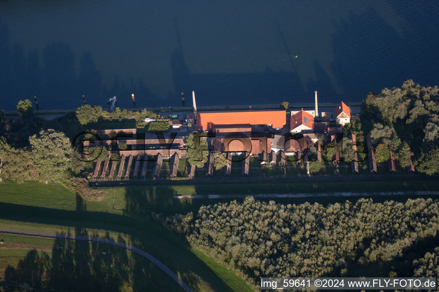 Vue aérienne de Ancienne briqueterie sur le Rhin à le quartier Sondernheim in Germersheim dans le département Rhénanie-Palatinat, Allemagne