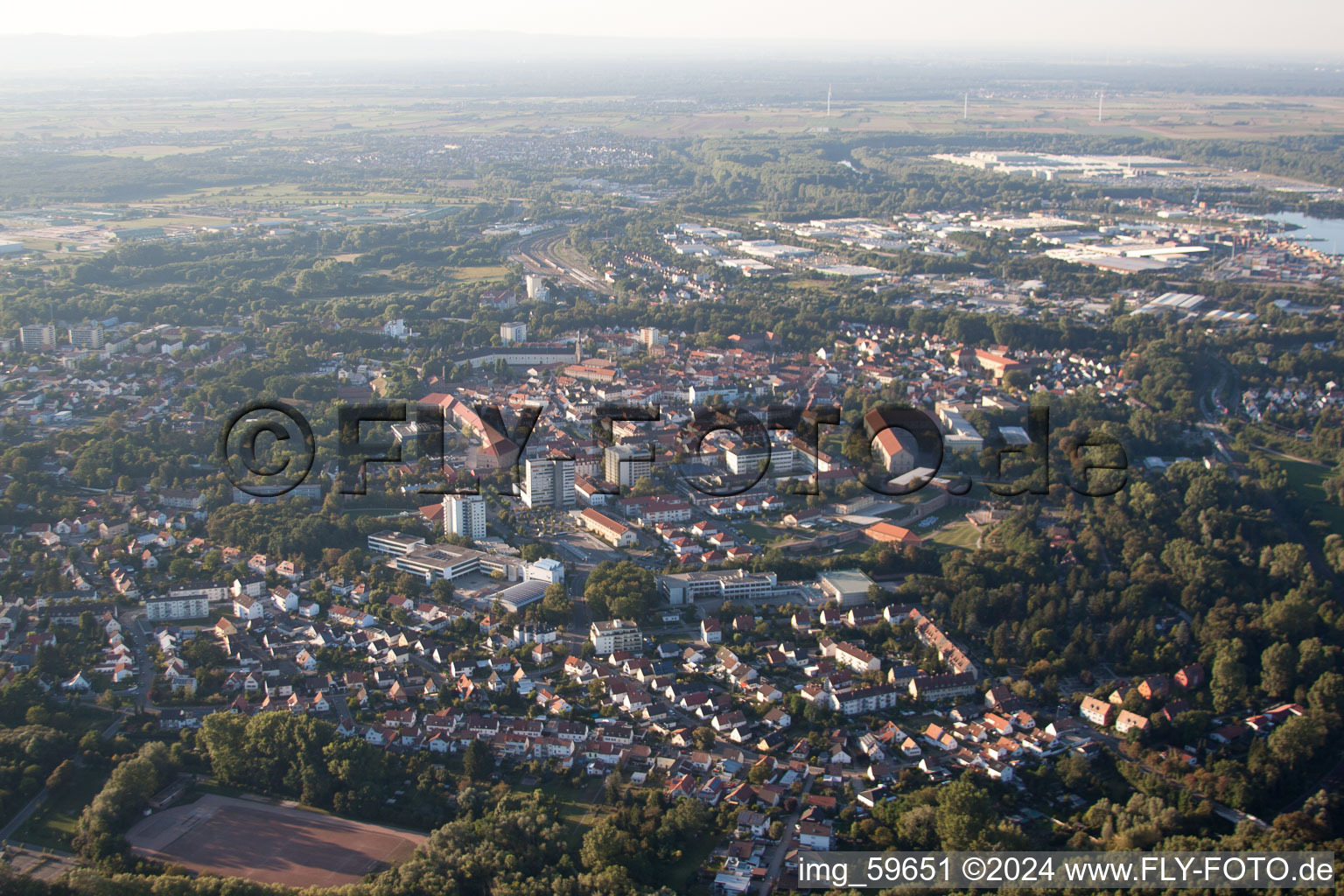 Germersheim dans le département Rhénanie-Palatinat, Allemagne depuis l'avion