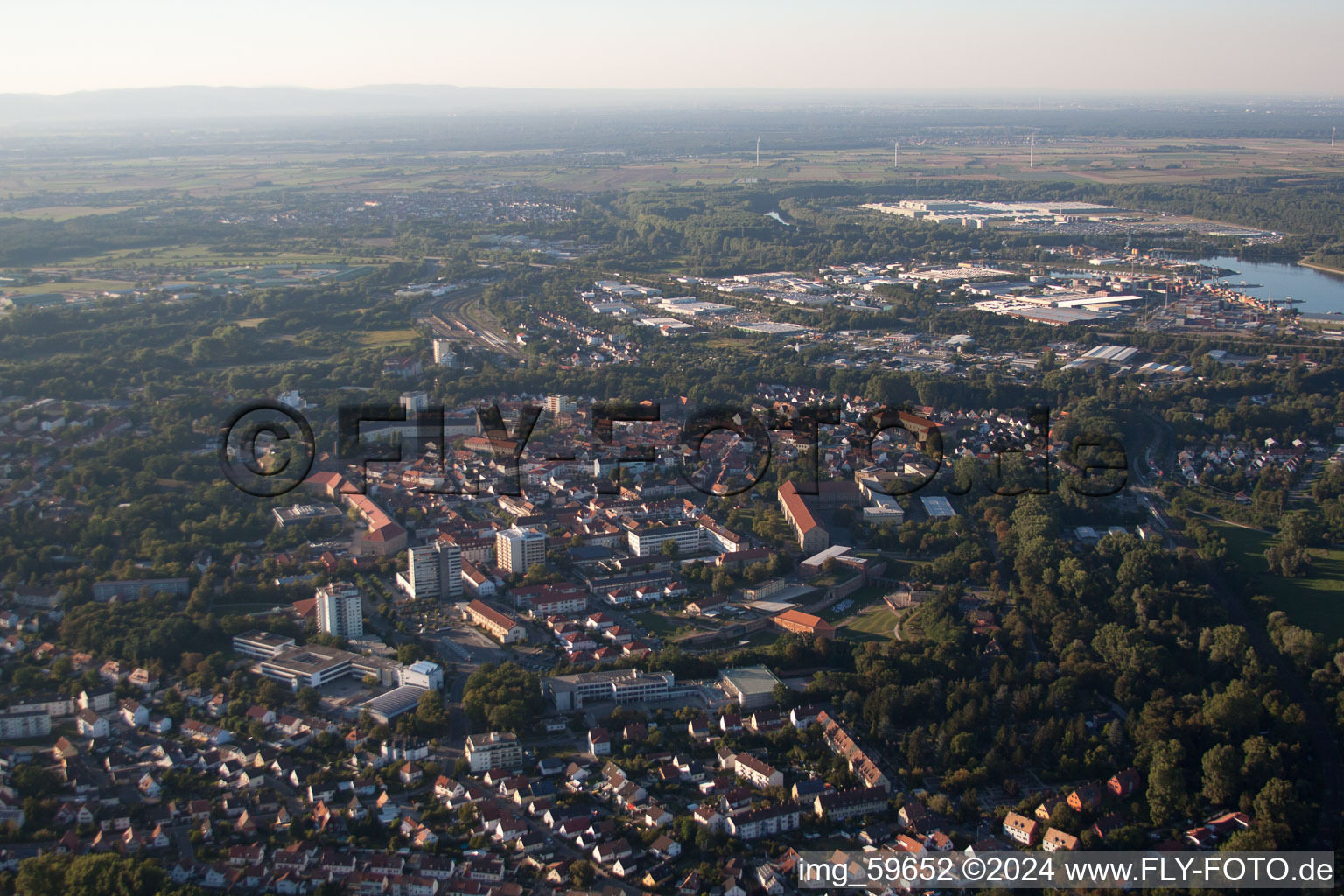 Vue d'oiseau de Germersheim dans le département Rhénanie-Palatinat, Allemagne