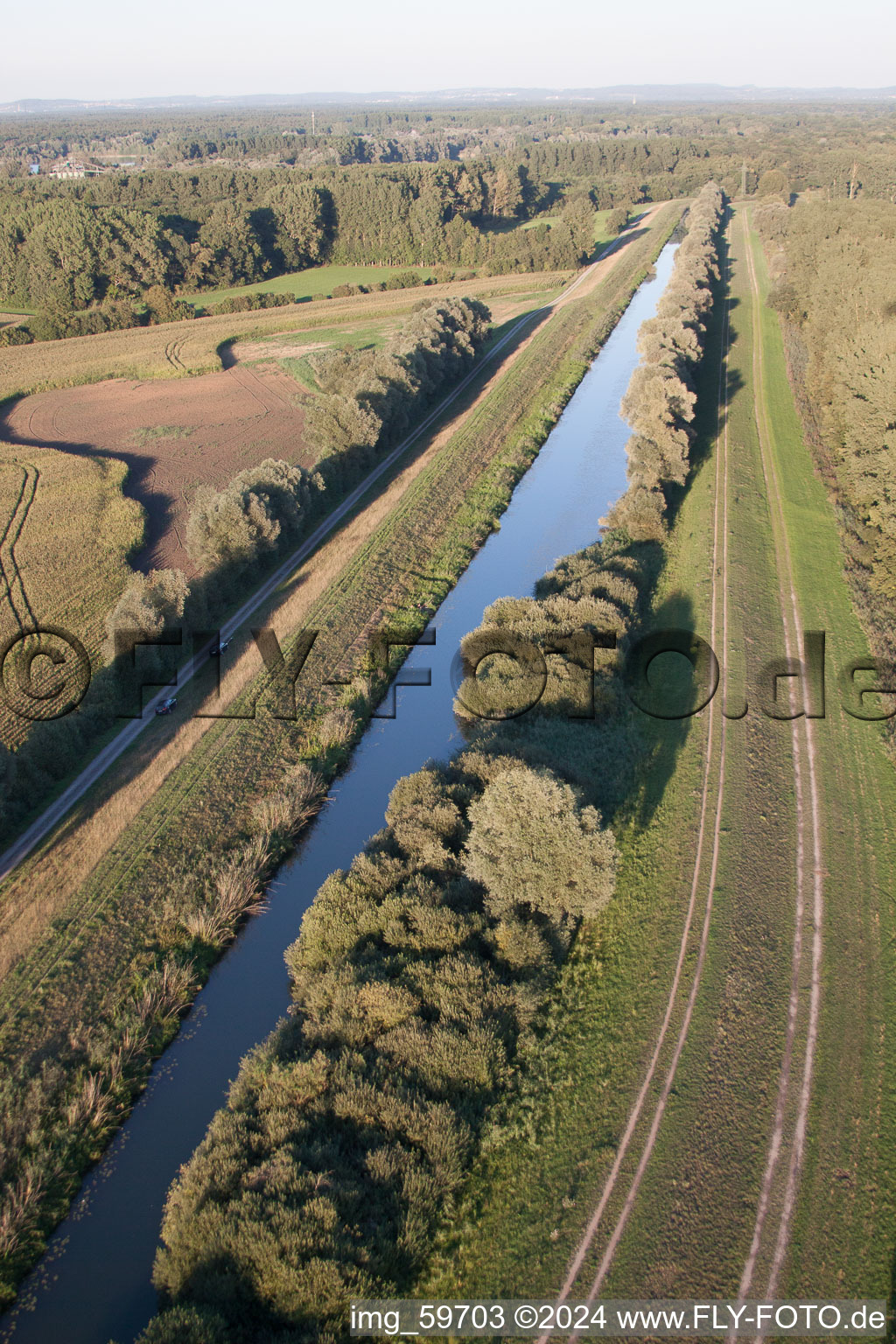 Photographie aérienne de Canal de Saalbach à le quartier Rußheim in Dettenheim dans le département Bade-Wurtemberg, Allemagne