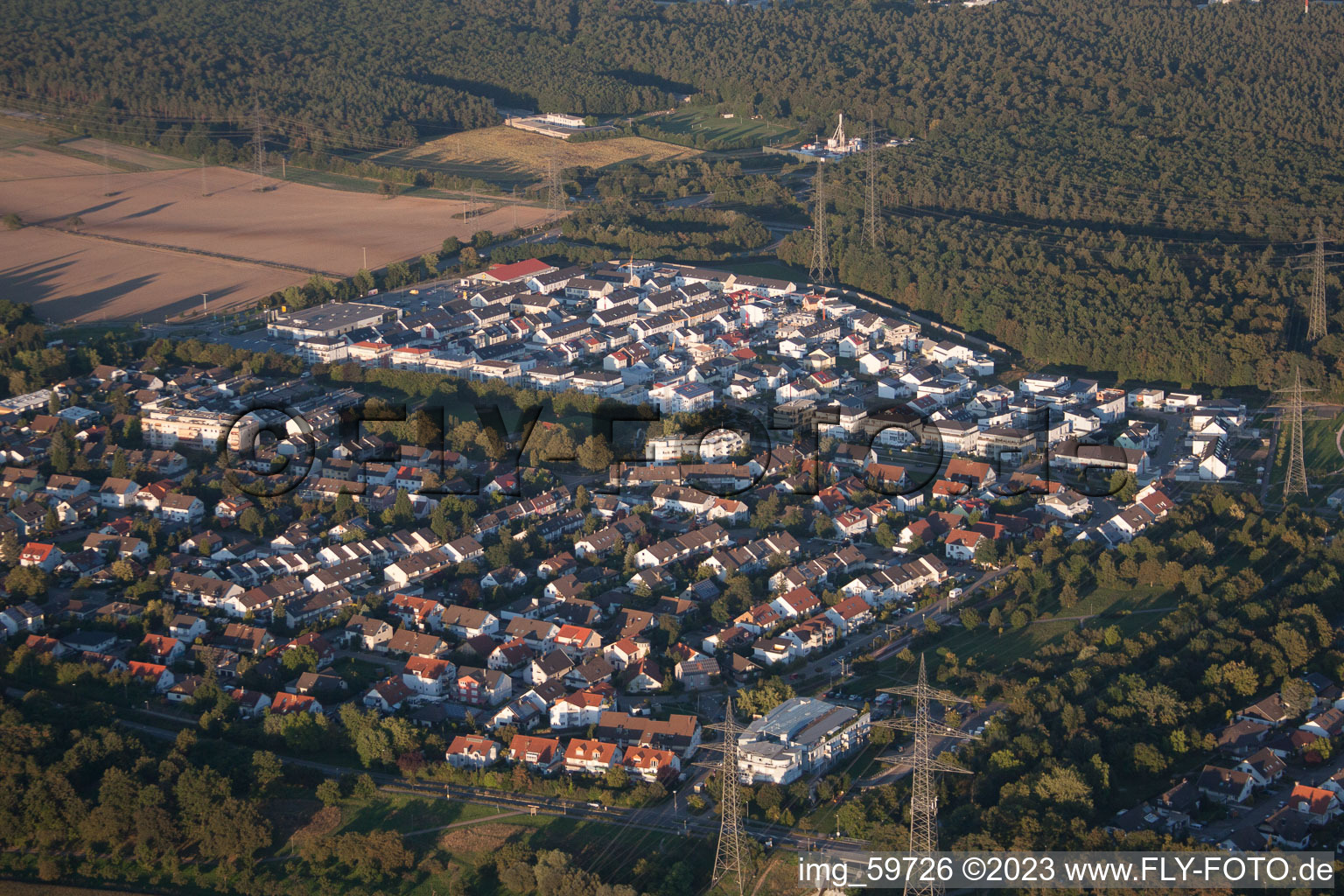Enregistrement par drone de Quartier Leopoldshafen in Eggenstein-Leopoldshafen dans le département Bade-Wurtemberg, Allemagne