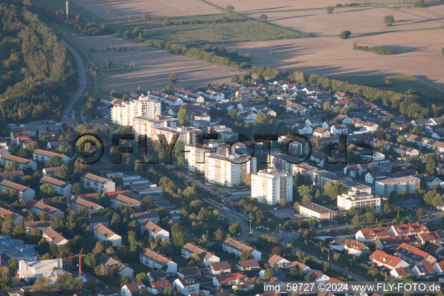 Enregistrement par drone de Quartier Leopoldshafen in Eggenstein-Leopoldshafen dans le département Bade-Wurtemberg, Allemagne