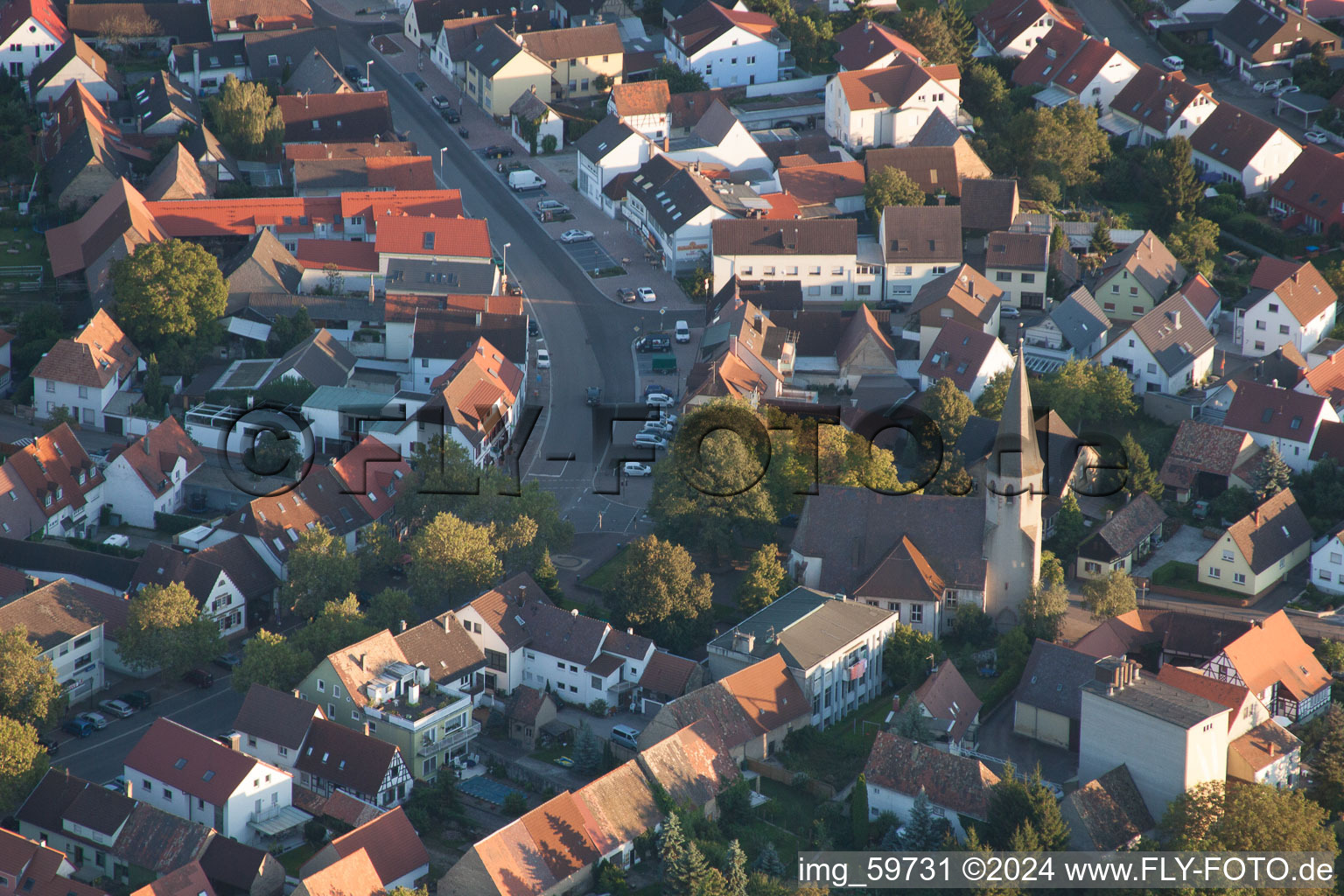 Vue d'oiseau de Quartier Eggenstein in Eggenstein-Leopoldshafen dans le département Bade-Wurtemberg, Allemagne