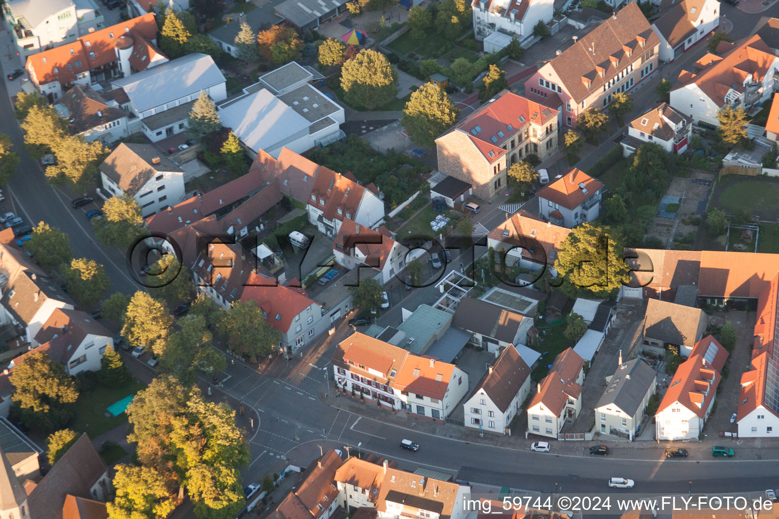 Au lion à le quartier Eggenstein in Eggenstein-Leopoldshafen dans le département Bade-Wurtemberg, Allemagne vue d'en haut