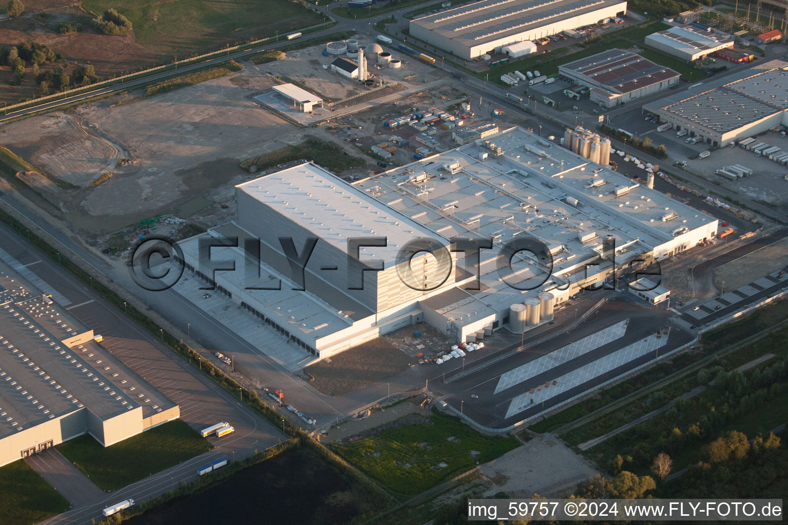 Vue aérienne de Zone industrielle d'Oberwald à Wörth am Rhein dans le département Rhénanie-Palatinat, Allemagne