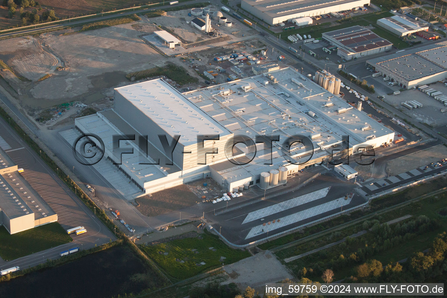 Vue oblique de Zone industrielle d'Oberwald à Wörth am Rhein dans le département Rhénanie-Palatinat, Allemagne