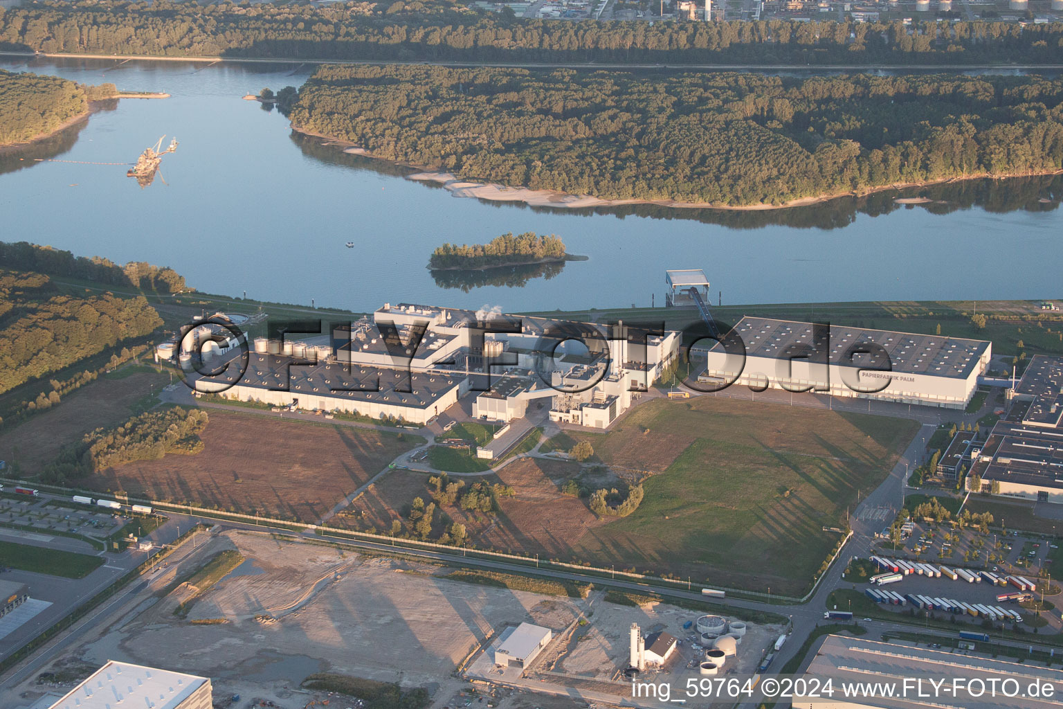 Vue d'oiseau de Zone industrielle d'Oberwald à Wörth am Rhein dans le département Rhénanie-Palatinat, Allemagne