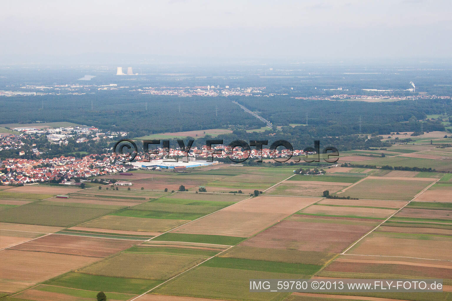 Bellheim dans le département Rhénanie-Palatinat, Allemagne vu d'un drone