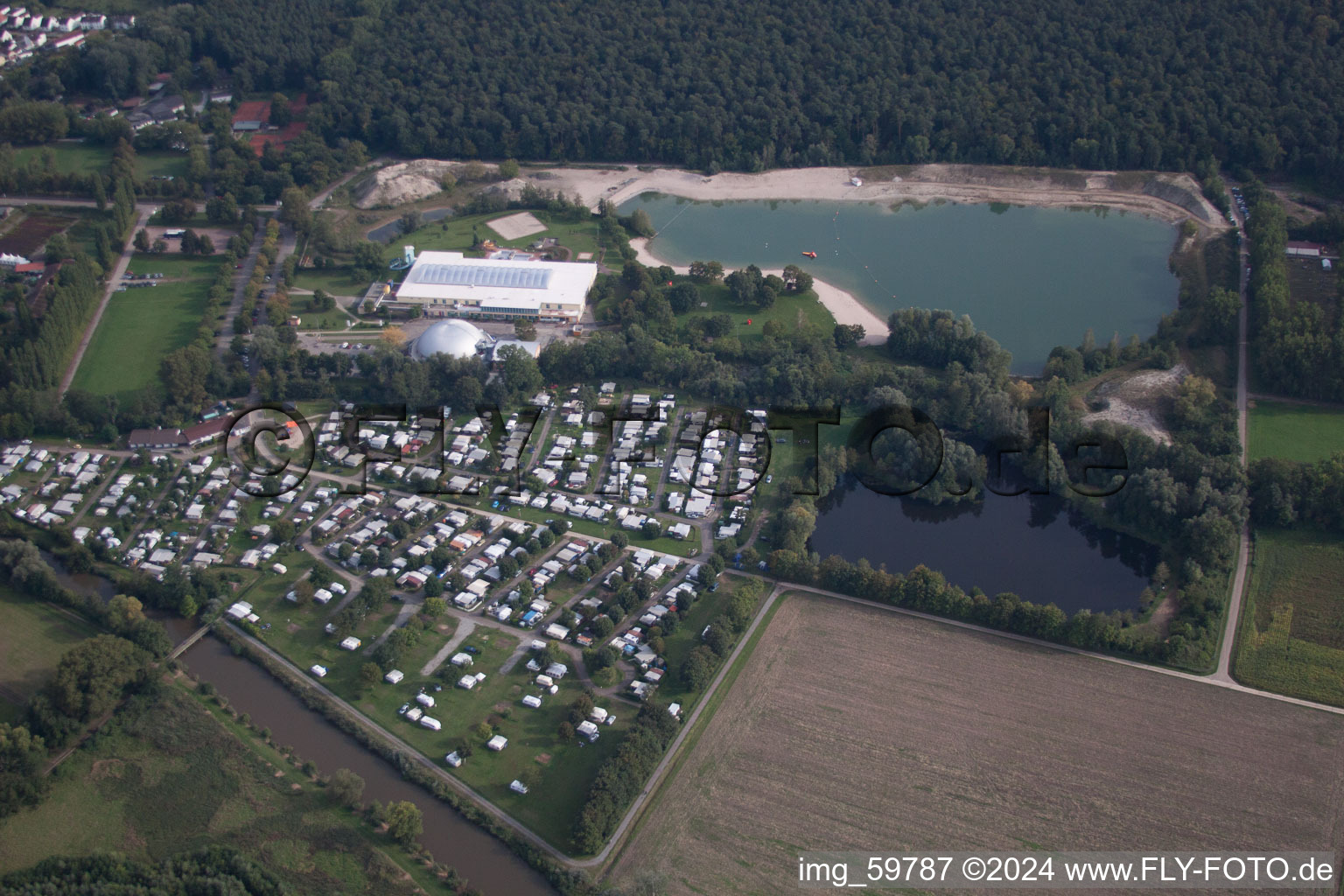 Vue aérienne de Camping à la base de loisirs Moby Dick à Rülzheim dans le département Rhénanie-Palatinat, Allemagne