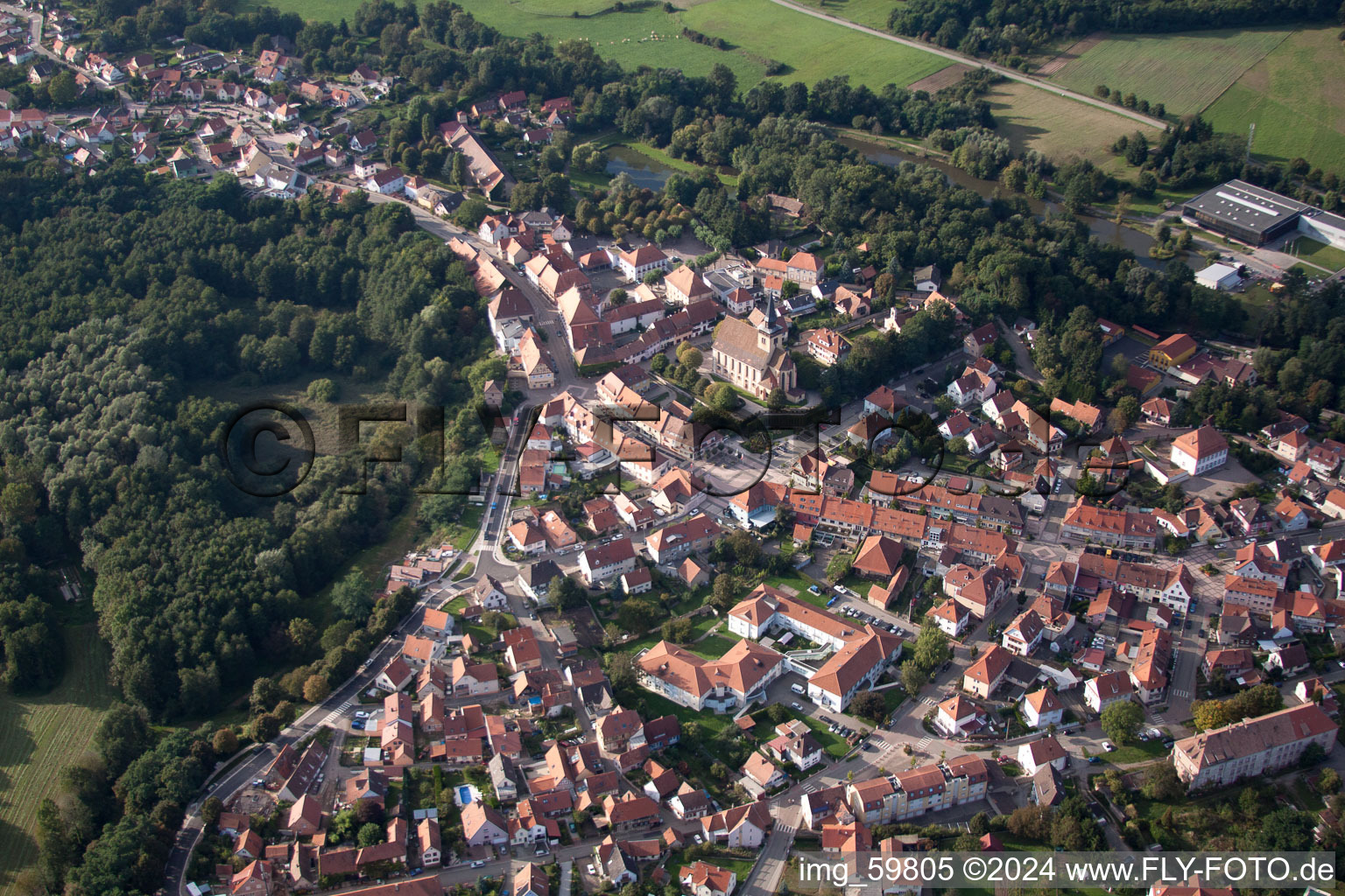 Lauterbourg dans le département Bas Rhin, France vu d'un drone