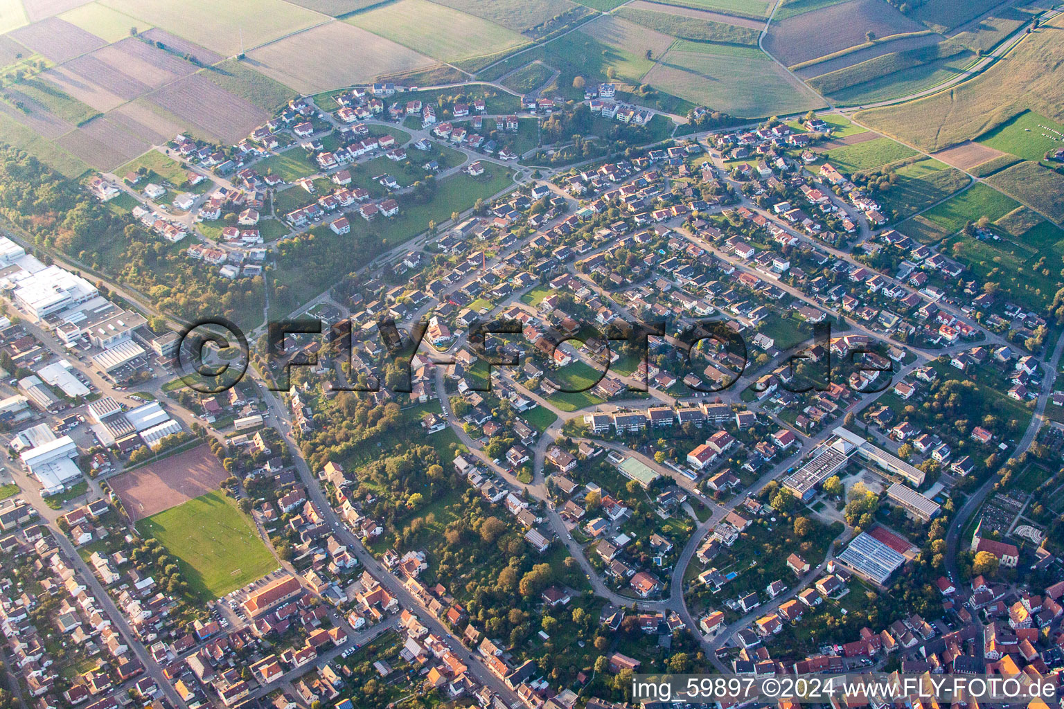 Vue aérienne de Quartier Stein in Königsbach-Stein dans le département Bade-Wurtemberg, Allemagne