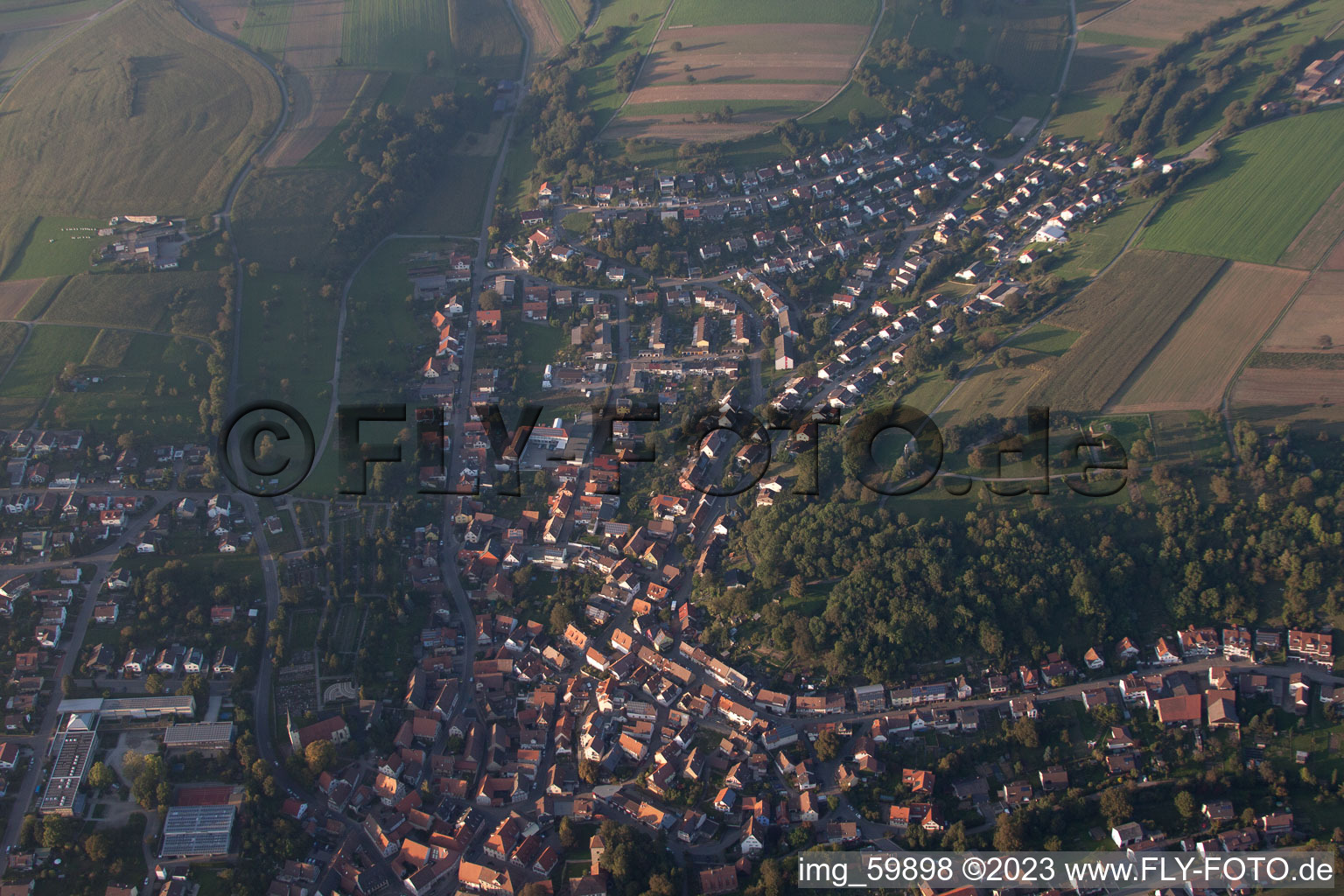 Vue aérienne de Quartier Stein in Königsbach-Stein dans le département Bade-Wurtemberg, Allemagne