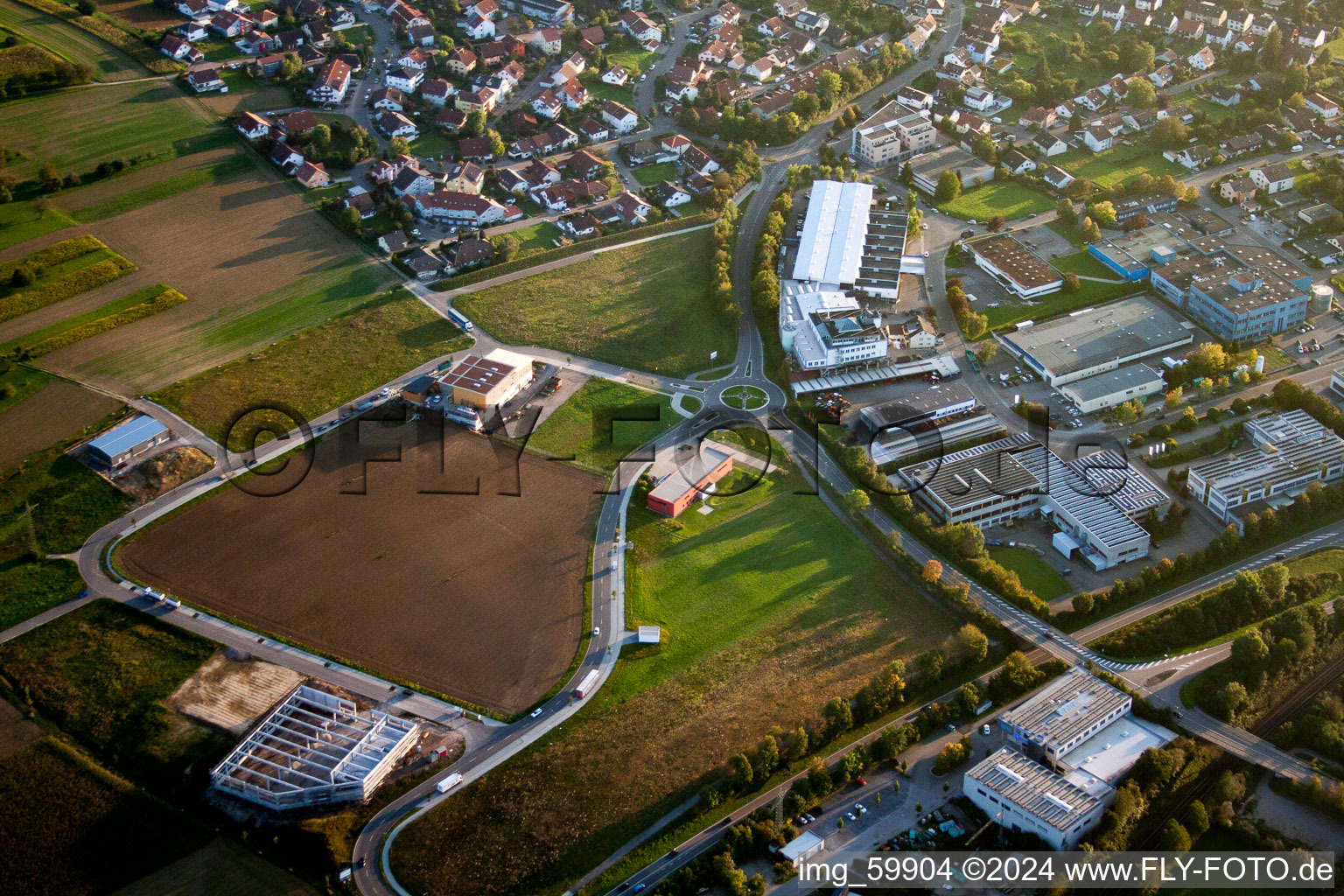 Vue aérienne de Zone commerciale Billäcker à le quartier Wilferdingen in Remchingen dans le département Bade-Wurtemberg, Allemagne