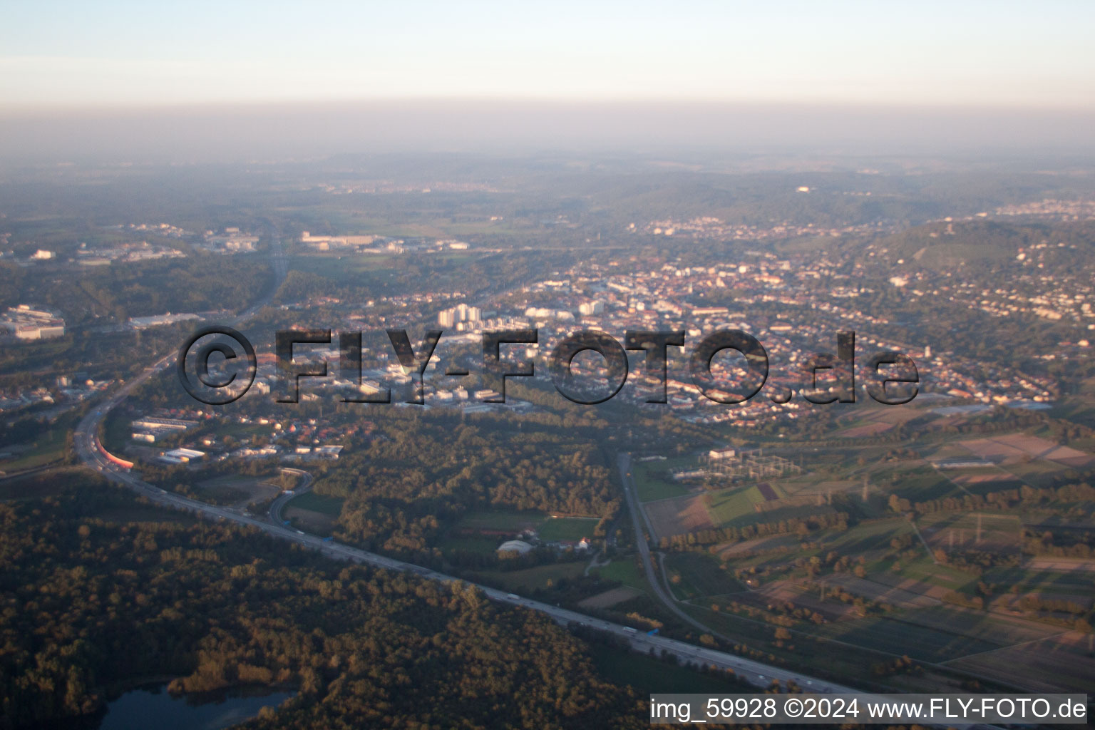 Montagne de la Tour à le quartier Durlach in Karlsruhe dans le département Bade-Wurtemberg, Allemagne vue du ciel