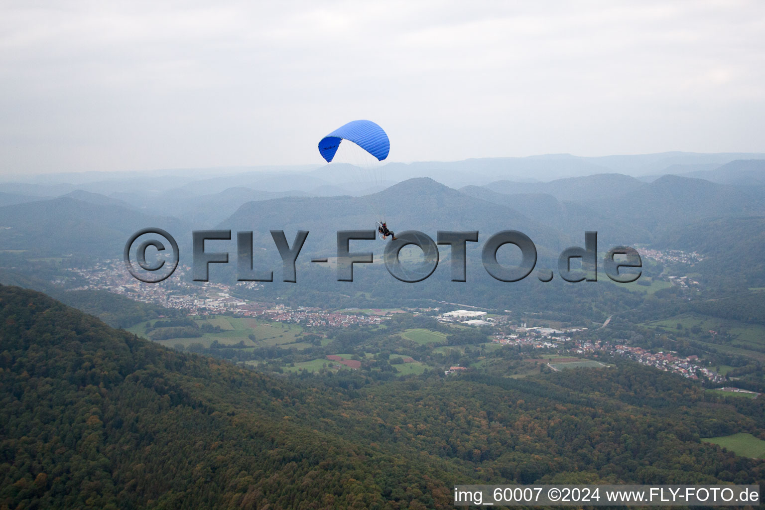 Vue oblique de Annweiler am Trifels dans le département Rhénanie-Palatinat, Allemagne