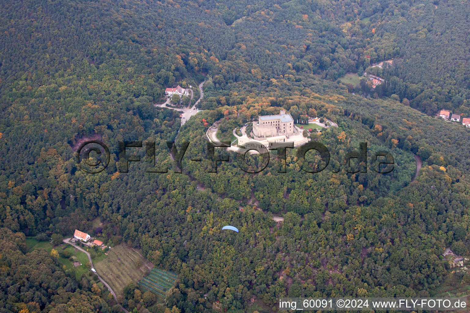 Photographie aérienne de Complexe du château de Hambacher Schloss à le quartier Diedesfeld in Neustadt an der Weinstraße dans le département Rhénanie-Palatinat, Allemagne