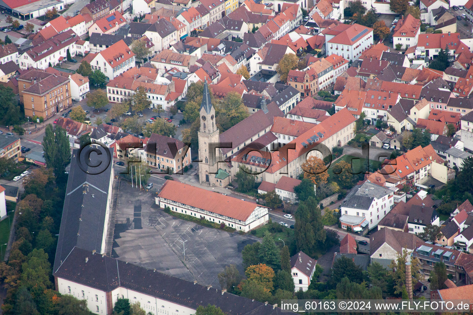 Germersheim dans le département Rhénanie-Palatinat, Allemagne du point de vue du drone