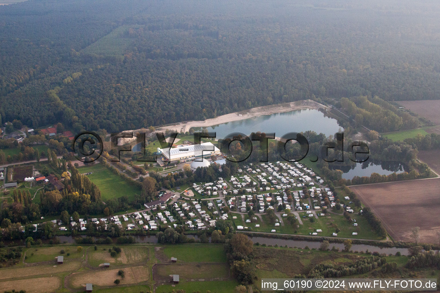 Vue aérienne de Camping à la base de loisirs Moby Dick à Rülzheim dans le département Rhénanie-Palatinat, Allemagne