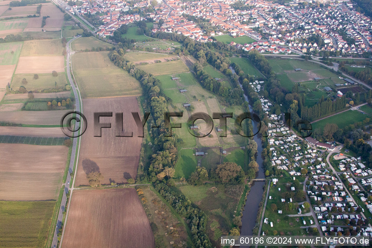 Ferme d'autruches Mhou à la base de loisirs Moby Dick à Rülzheim dans le département Rhénanie-Palatinat, Allemagne vue d'en haut