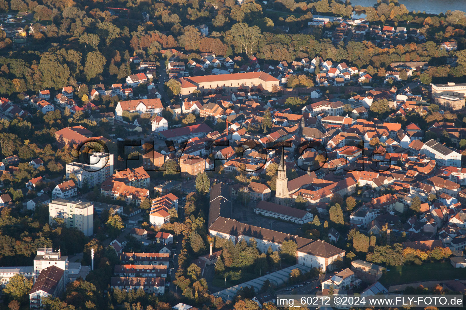 Germersheim dans le département Rhénanie-Palatinat, Allemagne du point de vue du drone