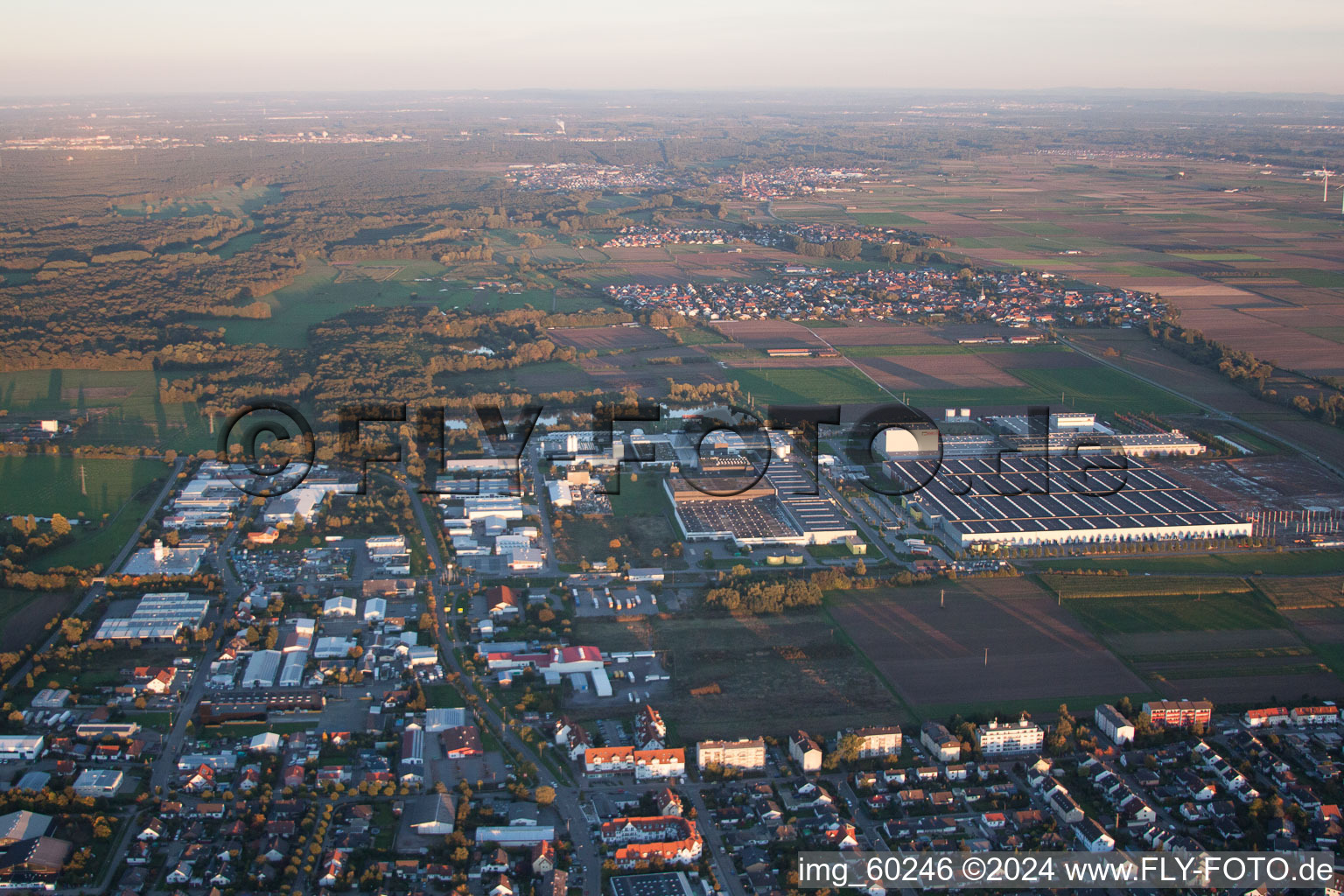 Image drone de Offenbach an der Queich dans le département Rhénanie-Palatinat, Allemagne