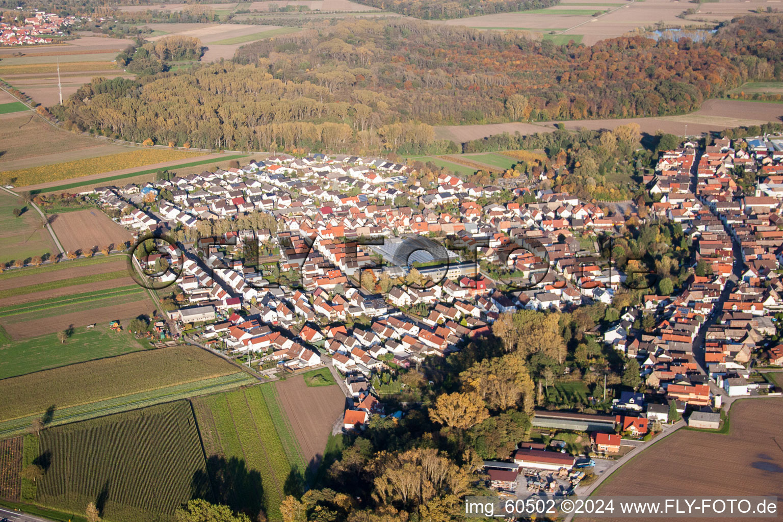 Vue aérienne de Nouveau quartier résidentiel d'un lotissement de maisons unifamiliales à Blumenviertel à Kuhardt dans le département Rhénanie-Palatinat, Allemagne