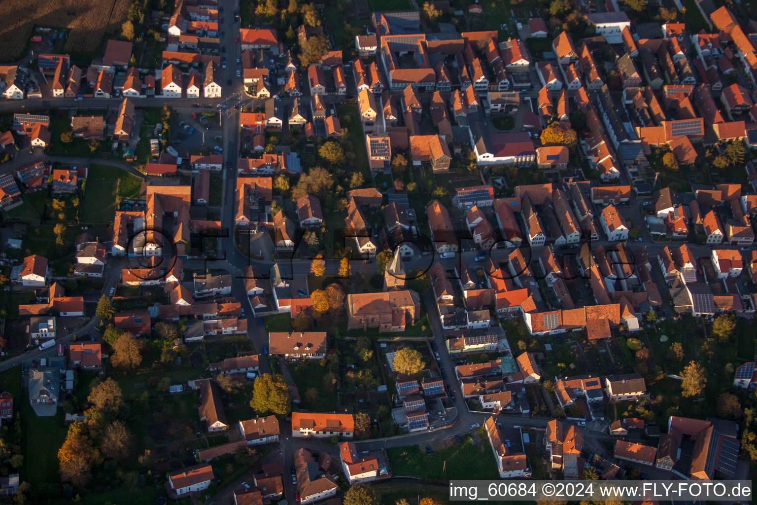 Rohrbach dans le département Rhénanie-Palatinat, Allemagne vu d'un drone