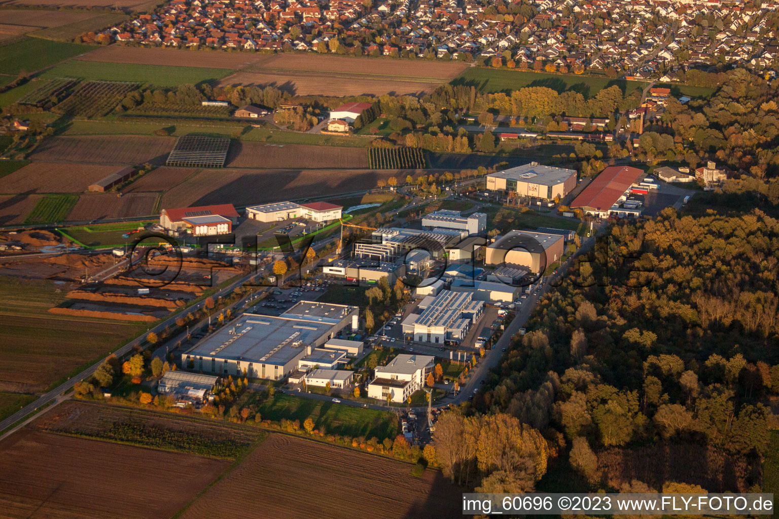 Vue aérienne de De l'ouest à le quartier Herxheim in Herxheim bei Landau dans le département Rhénanie-Palatinat, Allemagne