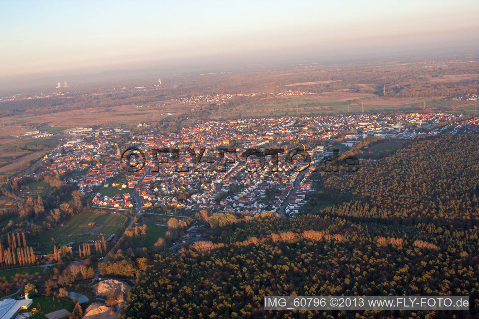 Vue aérienne de De l'ouest à Rülzheim dans le département Rhénanie-Palatinat, Allemagne