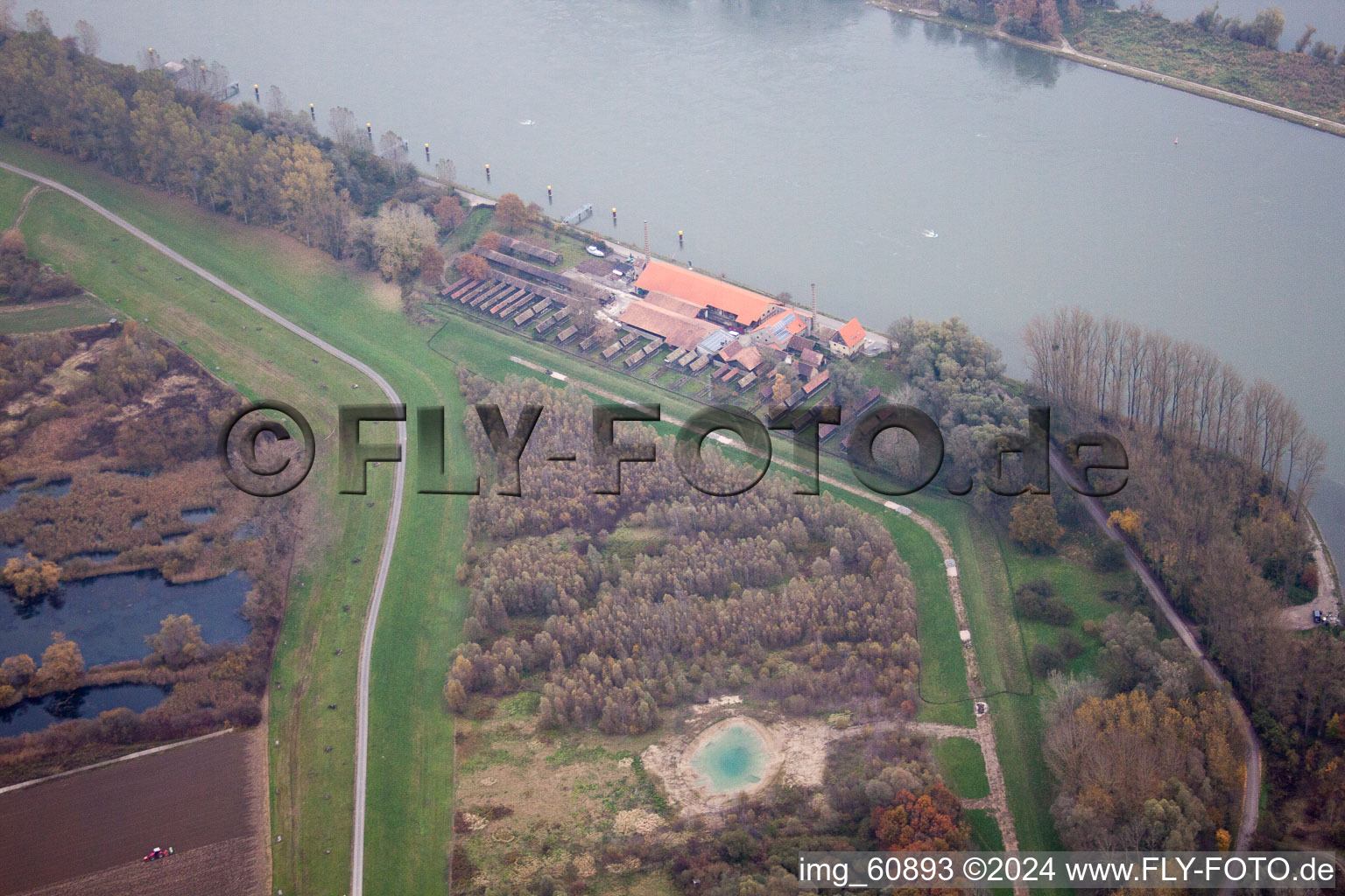 Vue oblique de Anciennes briqueteries sur le Rhin à le quartier Sondernheim in Germersheim dans le département Rhénanie-Palatinat, Allemagne