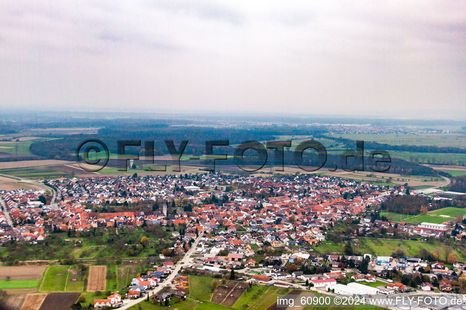 Vue oblique de De l'ouest à le quartier Liedolsheim in Dettenheim dans le département Bade-Wurtemberg, Allemagne