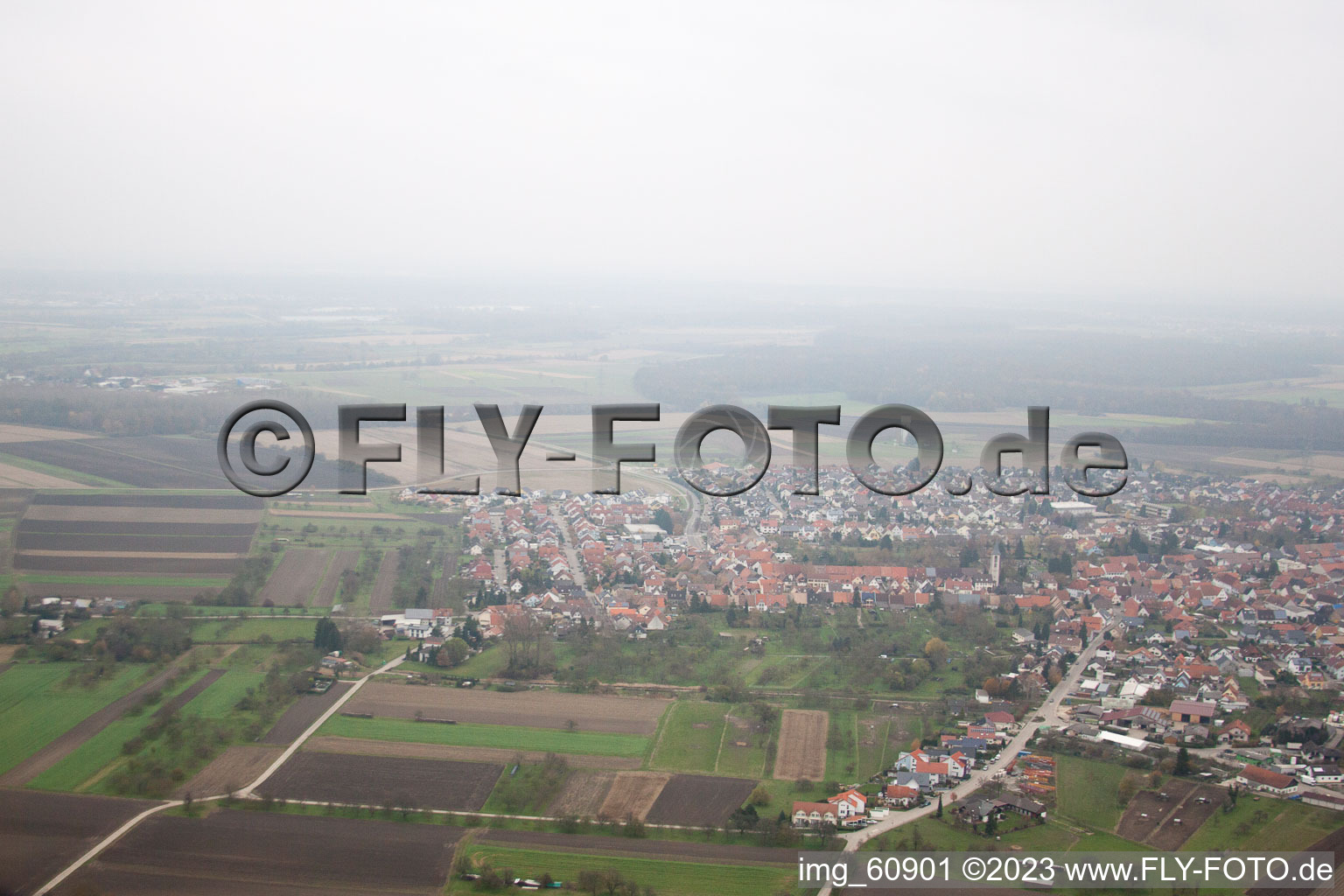 Liedolsheim dans le département Bade-Wurtemberg, Allemagne du point de vue du drone